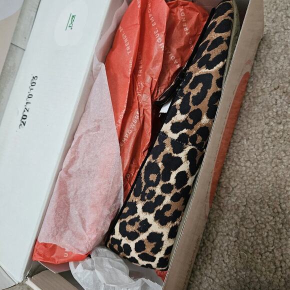 True Barefoot Leopard Pointed Toe Flats Ramelle Size 6 NWB - Picture 11 of 12